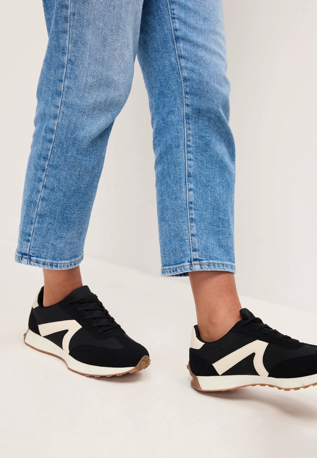 Womens Black Stripe Retro Runner Trainers