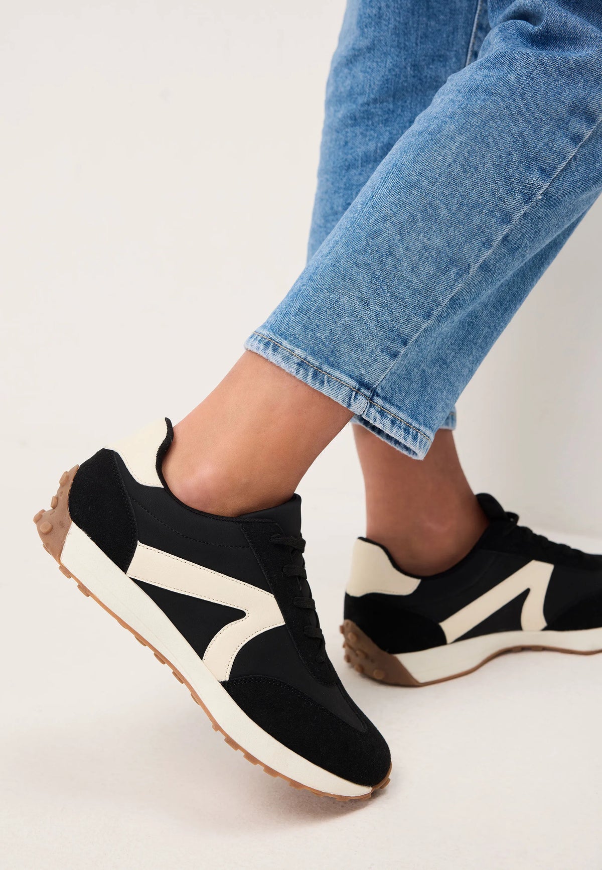 Womens Black Stripe Retro Runner Trainers